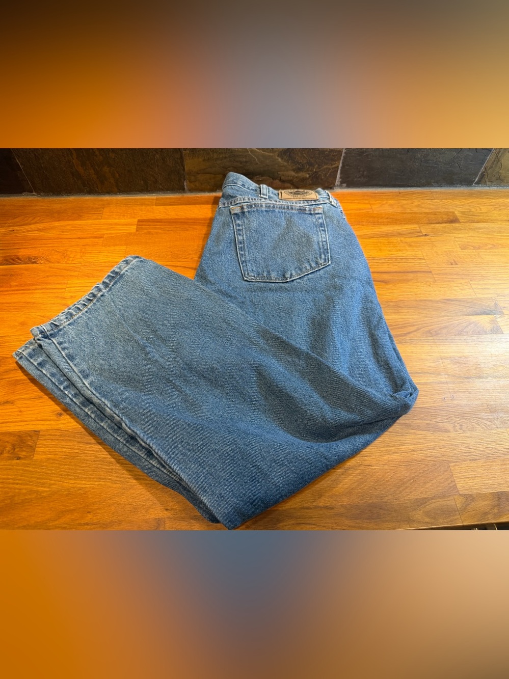 Blue Ridge Wrangler Men's Classic Medium Blue Relaxed Jeans- size 36X29. (009)